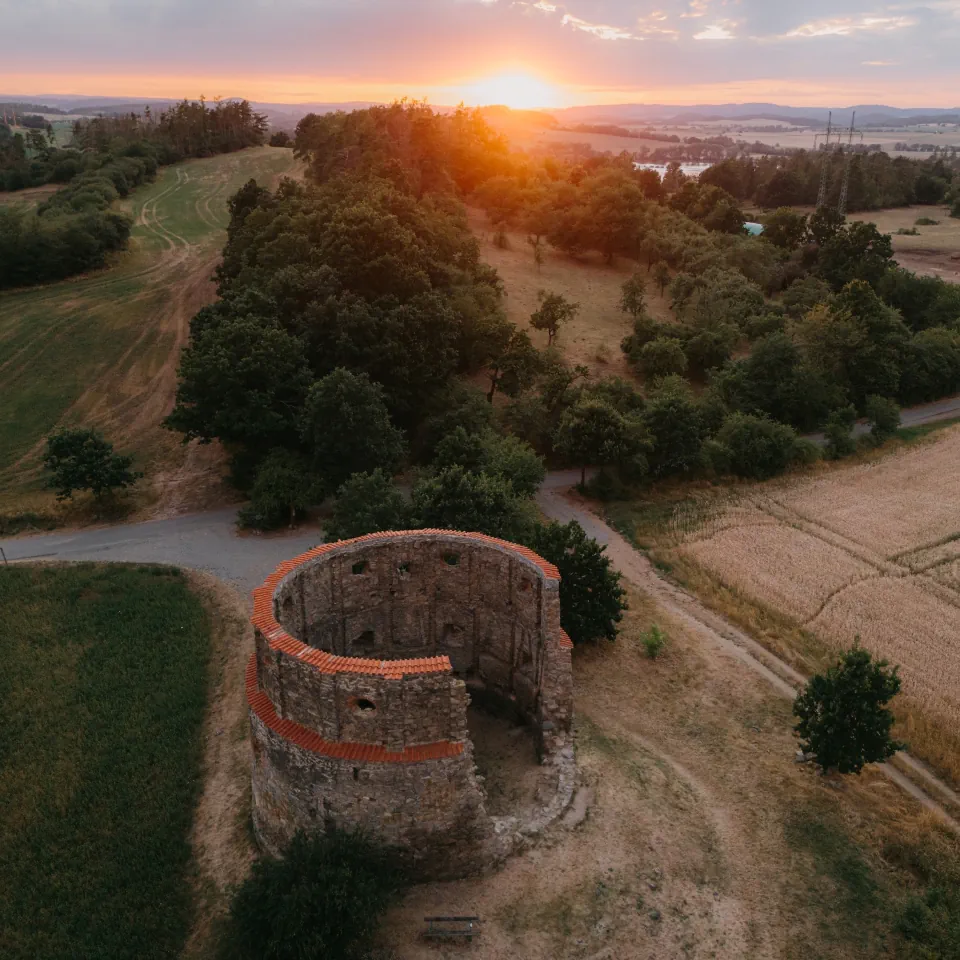 Zřícenina větrného mlýna Příčovy - fotka místa