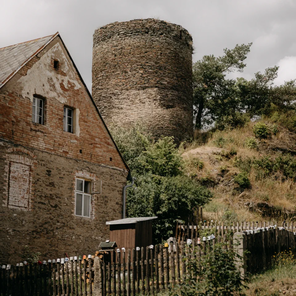 Zřícenina hradu Sychrov - fotka místa